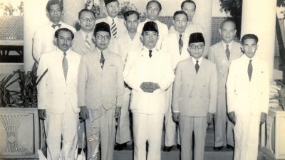 Kepemimpinan vs individu