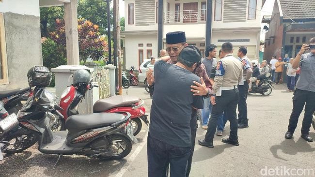 Kopi, Senja, dan Stoikisme dalam Pilkada Serentak 2024