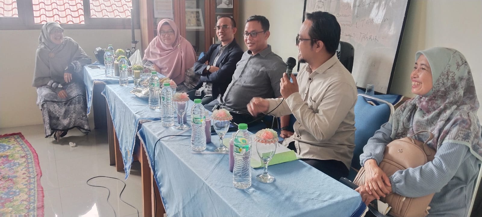 Dekan Fakultas dakwah dan Komunikasi Islam IAI PERSIS Bandung Kunjungi Peserta Tamhiedul Muballighoh PERSISTRI KBB