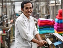 Buruh: Antara Martabat dan Mesin Produksi