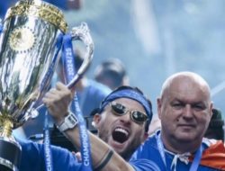 Sosiologi Singlet & Psikologi Bobotoh: Mengapa Kemenangan Persib 2025 Jadi Fenomena Sosial?