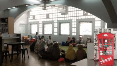 Foto Penulis : Perpustakaan dan Kolecer (Kotak Literasi Cerda)