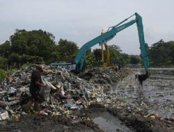 Citarum Harum Masih Bergulat dengan Sampah Ribuan Ton