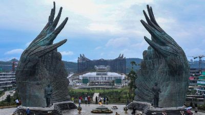 Jakarta: Ibu Kota yang Digantung di Tiang Keppres