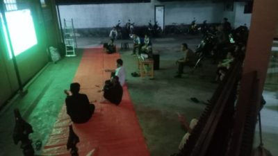 Nobar Persib di Masjid